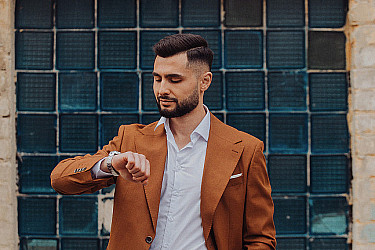 Мужской костюм двойка терракотового цвета с накладными карманами