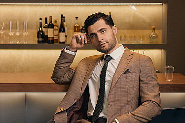 Костюм светло-коричневый двойка в клетку, повседневный и классический образ